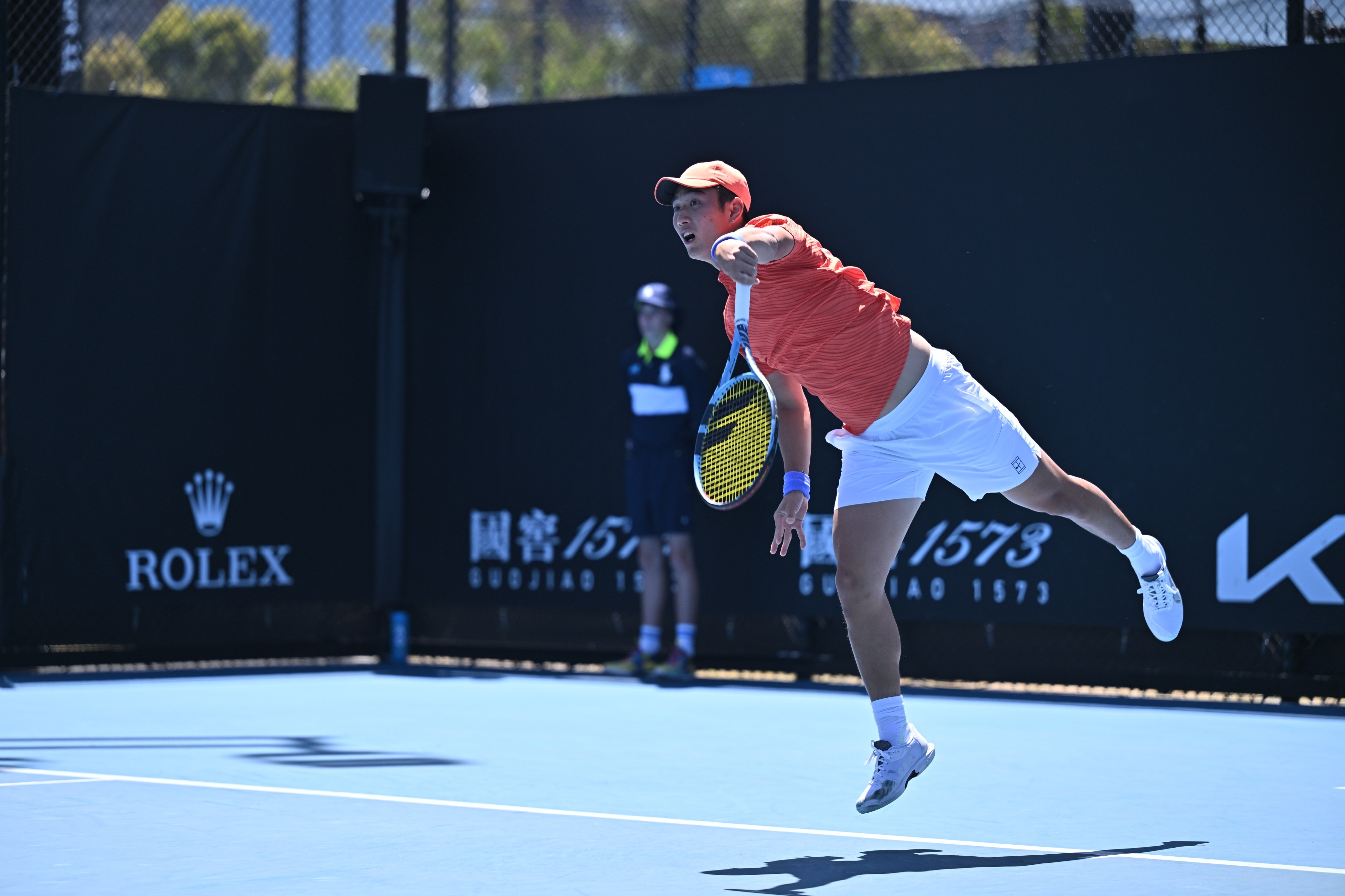 商竣程无缘澳网男单32强男单第二轮，商竣程6-7(6)/2-6/3-6不敌范德尚