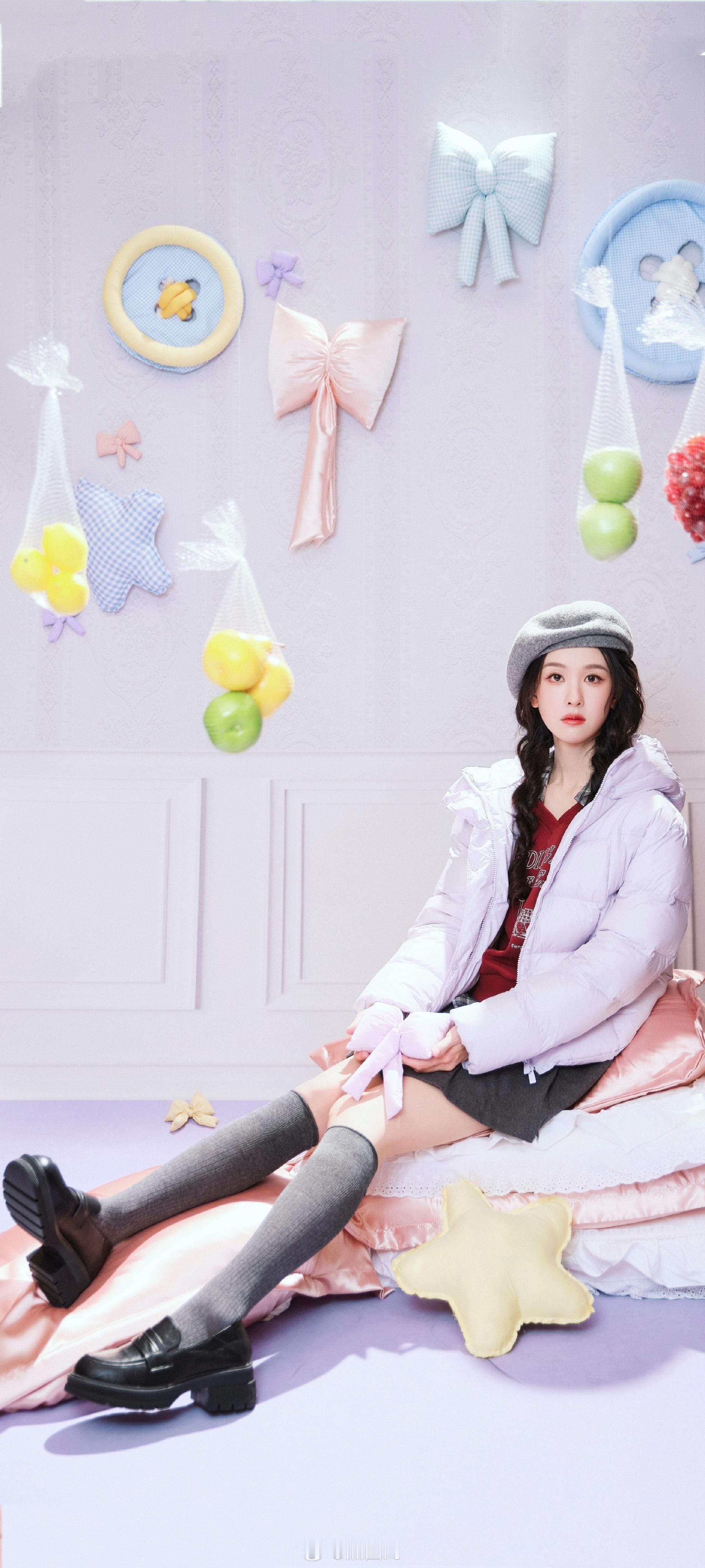 陈都灵新鲜全屏壁纸，甜美少女穿搭，美腿吸睛