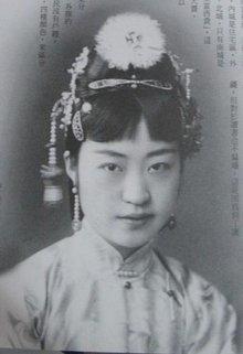 1990年，90岁的张学良接受唐德刚访谈，聊起平生风流，忽然提起一个女人，语气里