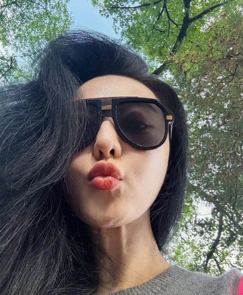 关晓彤的腿，高圆圆的牙齿，小燕子薇的眼睛，范爷的发量！内娱之最！
