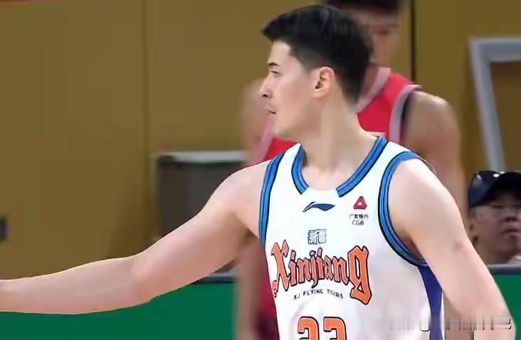 太菜了，半场结束新疆27-49落后22分！今晚的新疆一如既往地拉胯啊，看来不是