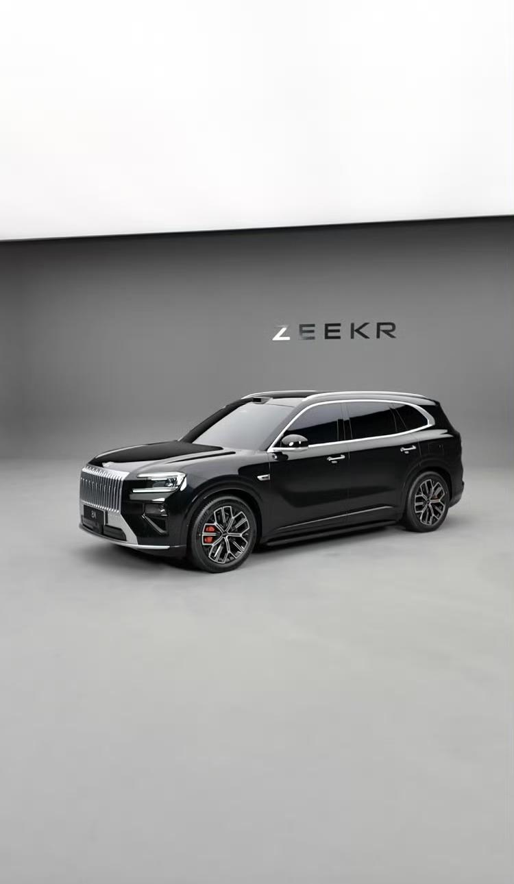 大五座SUV市场竞争激烈，极氪8X确实不一样。它走“尊+运动”路线，瞄准在意