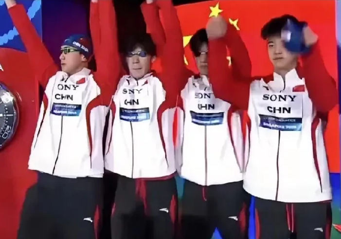 中规中矩7.5分！给中国游泳队世锦赛首日打分李冰洁，9.9分，发挥几近完美，