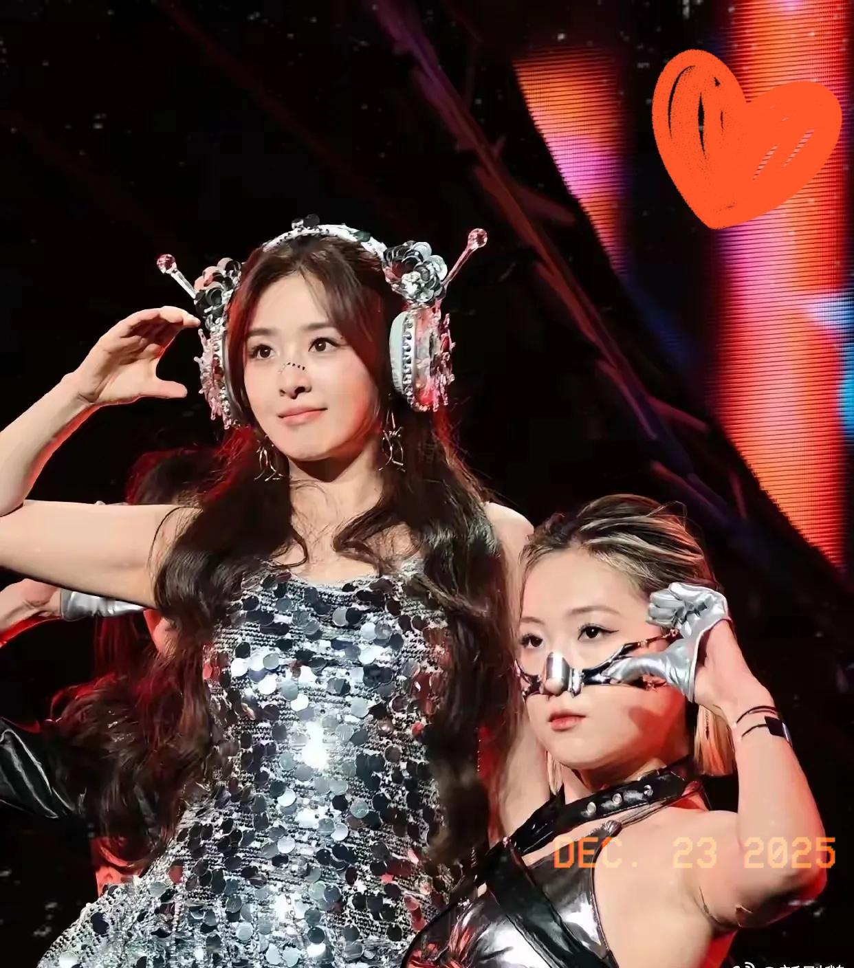 大家有没有感觉张含韵icon这个人有点不对劲她都36岁了，出道有21年了，居