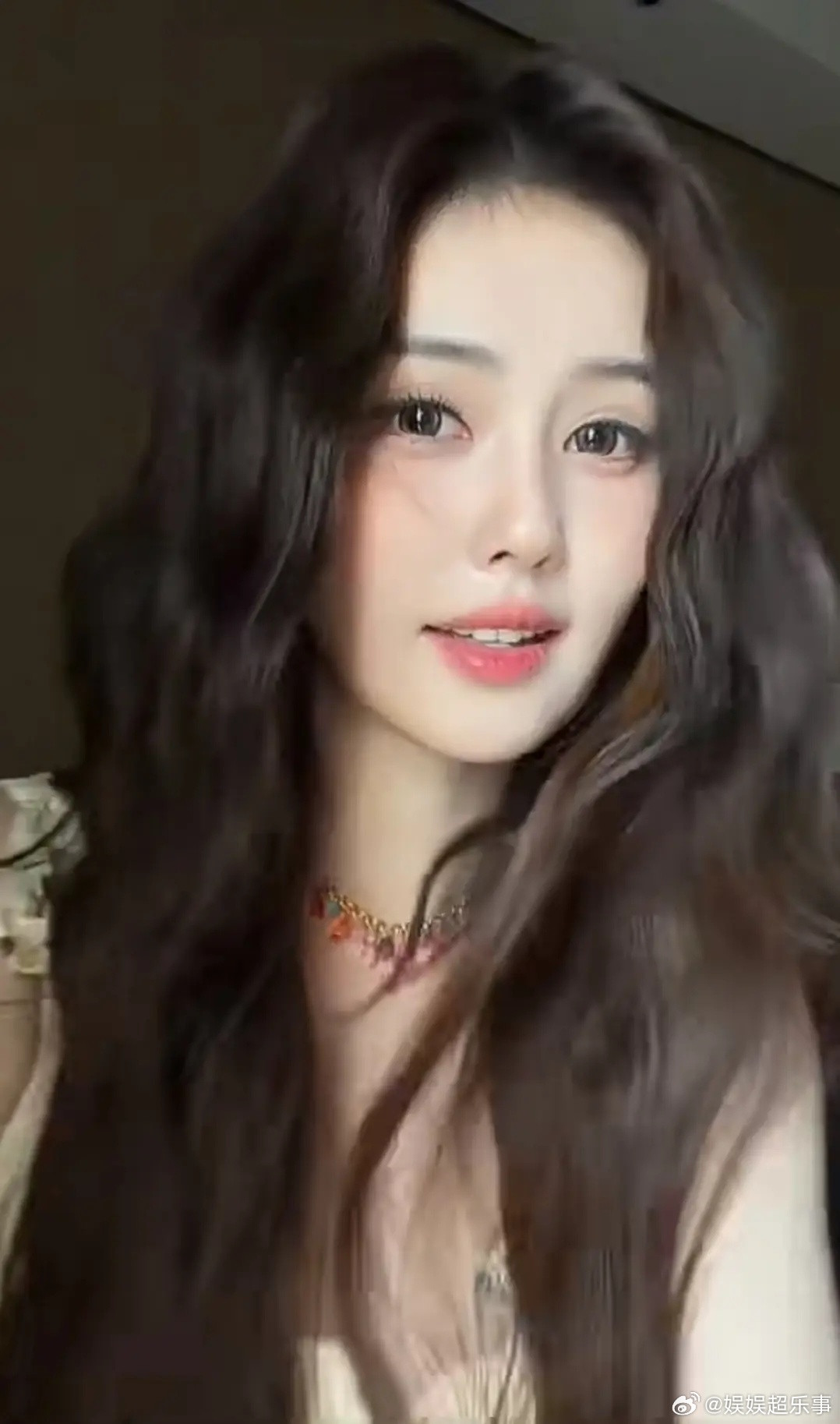 白鹿这个有点像韩国那边的妆容还行这个妆面不脏很清爽的妆腮红恰到好处