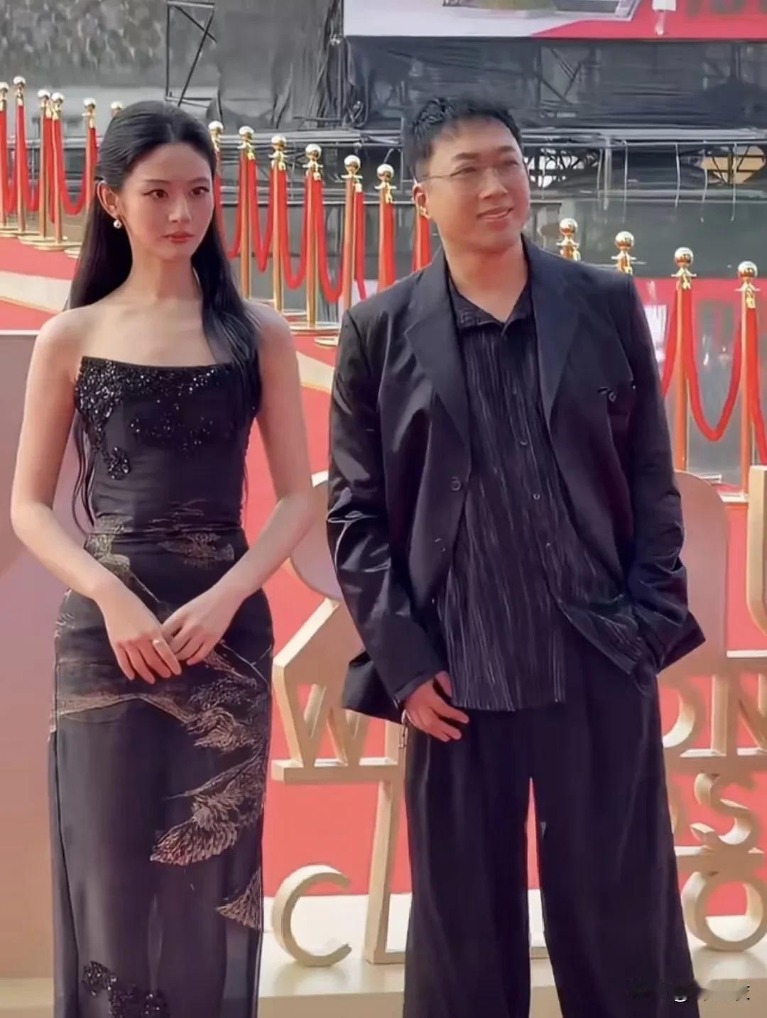 我咋感觉于正死命捧的女明星都没有大火起来诶，我记得当年于正还说要让李一桐今年火到