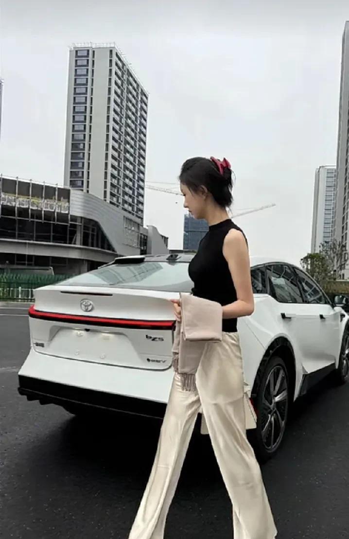 唯一一款没有人敢喷的车型，那就是丰田bZ5纯电车，新车试驾，真是惊艳到我了！