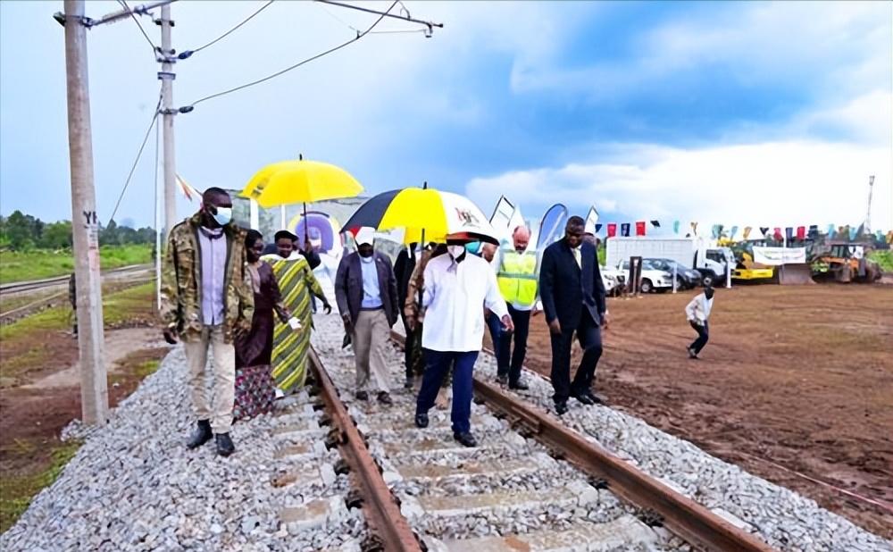 乌干达敲定重大基建变动，直接终止了与中企合作的铁路建设合同，随后改换合作方向，委