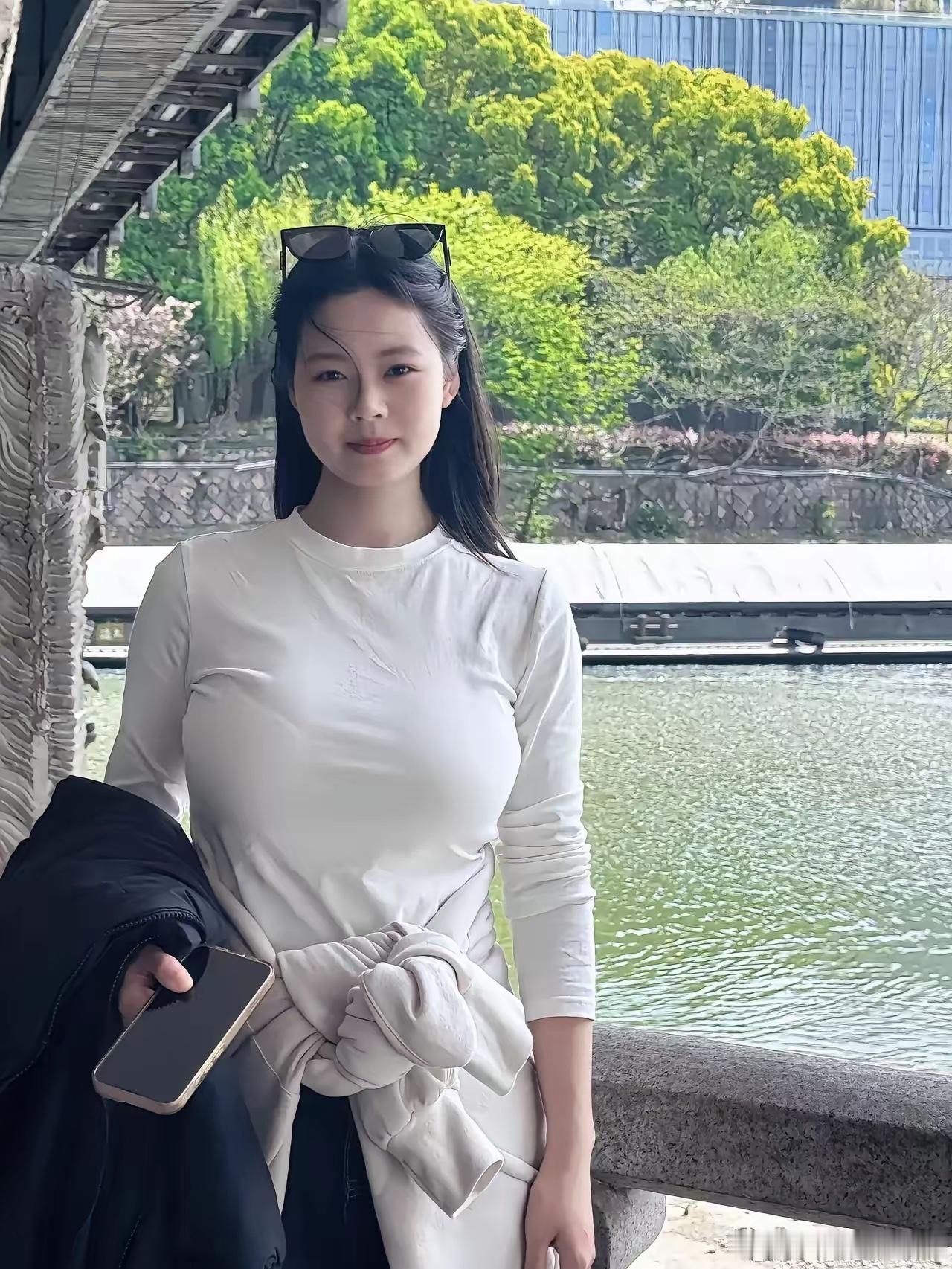 你不必完美，做你自己就已足够耀眼。
