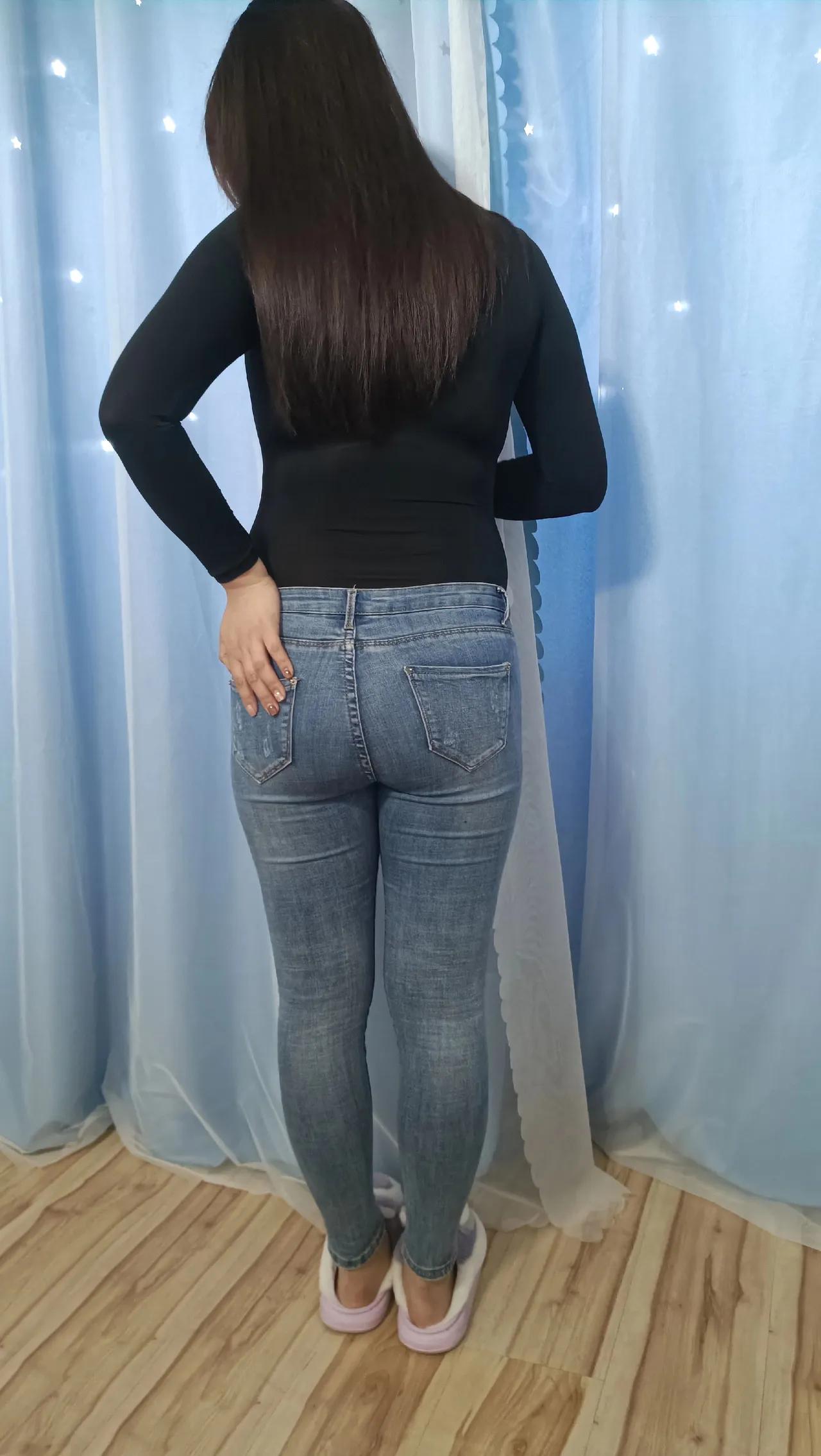 生完孩子，以前的裤子穿着有点紧……如何搭配时髦修身牛仔裤?40岁的女性怎么穿才