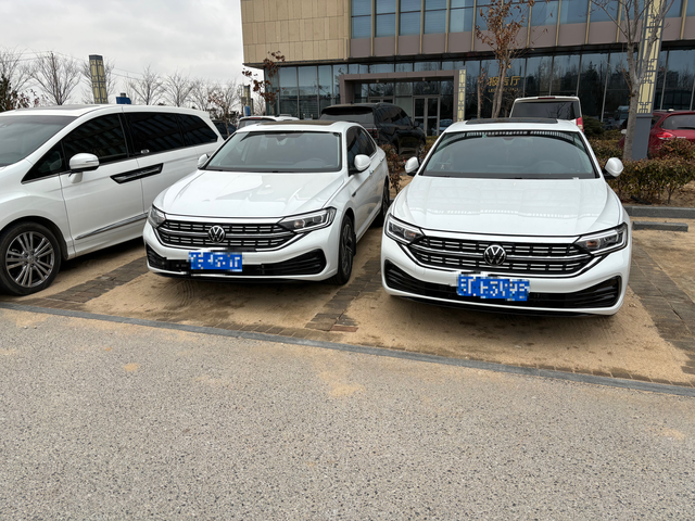 速腾新车主只说缺点1.胎噪大，城市路跟乡村路都很大，且非常明显。2.无线ca