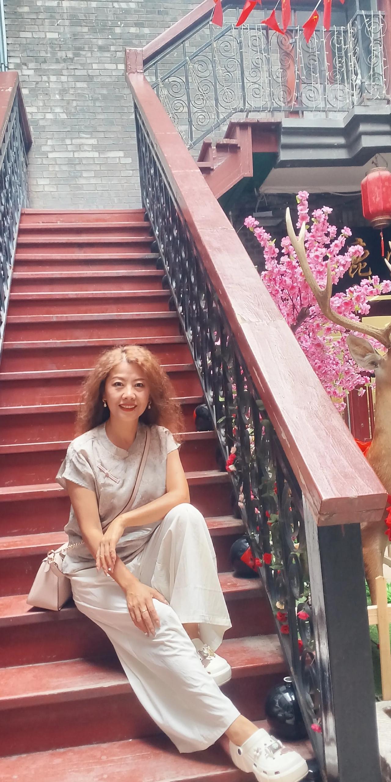 时隔两年，和我86岁的老妈重游哈尔滨道外区中华巴洛克风情街。自从地铁3号线开通后