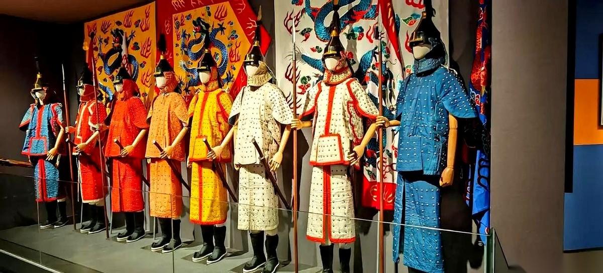 我一直以为，就北京有个“内城”，专门给那帮八旗子弟住的。今儿个才知道，我格局小