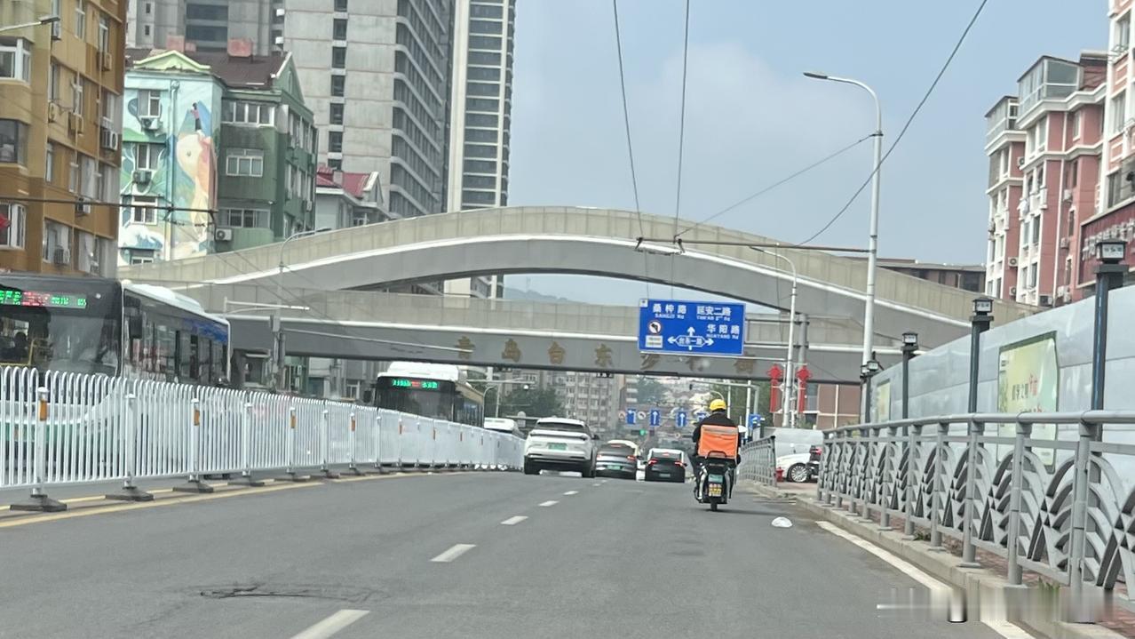 青岛台东步行街，台东三路及周边区域，商业气息浓厚，以前经常去的利群商厦，恣儿街，