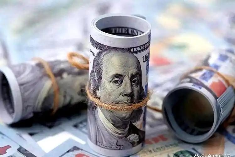 美国国债差两个月就飚到40万亿美元了，日本政府债务连续十年刷新纪录，法国为了把赤