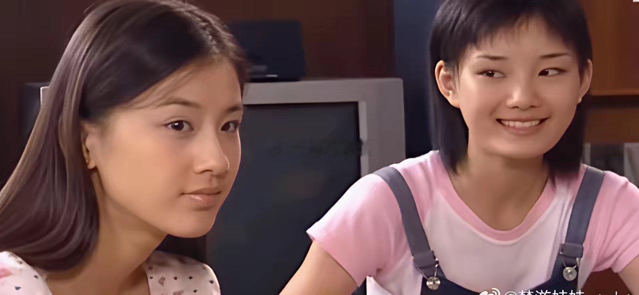 当时不明白为什么黄圣依是女二那么漂亮，可能因为角色的缘故吧​​​