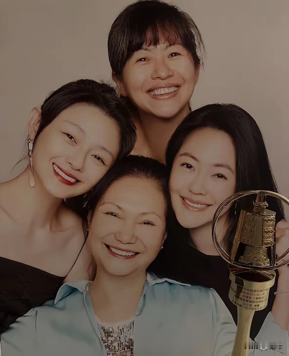 S一家大概率是会带着遗憾度过余生。大S生病期间，小S组织全家日本游，大S为了