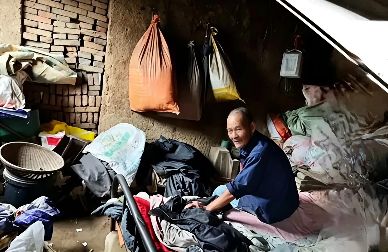 目不识丁的低保老人，为何凭空背上20万贷款？河南唐河低保户邢民金，现年60岁