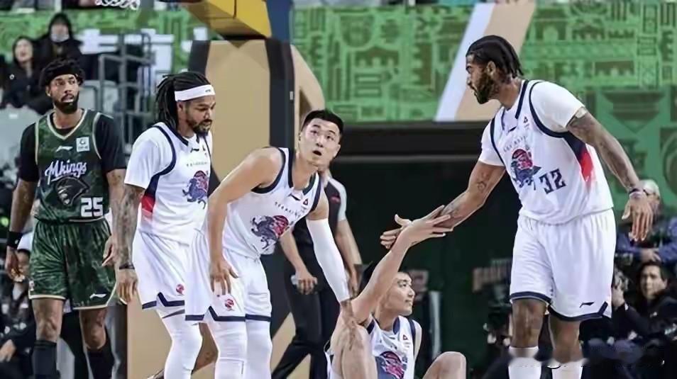 大胜吉林，山东打出了最适合自己的最佳阵容组合！第一阵容:陶汉林+谢智杰+克里斯