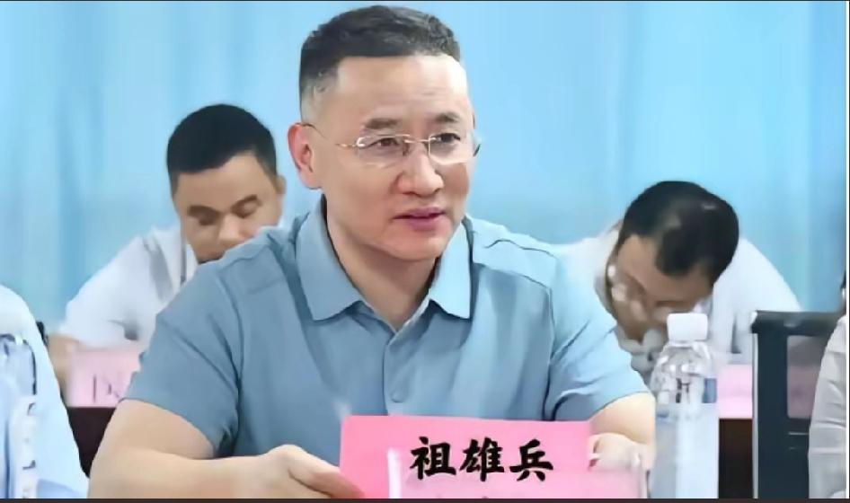 都是人中龙凤！男主更强一些，今年刚50岁，教授、博导、省杰青，泌尿外科、前列腺治