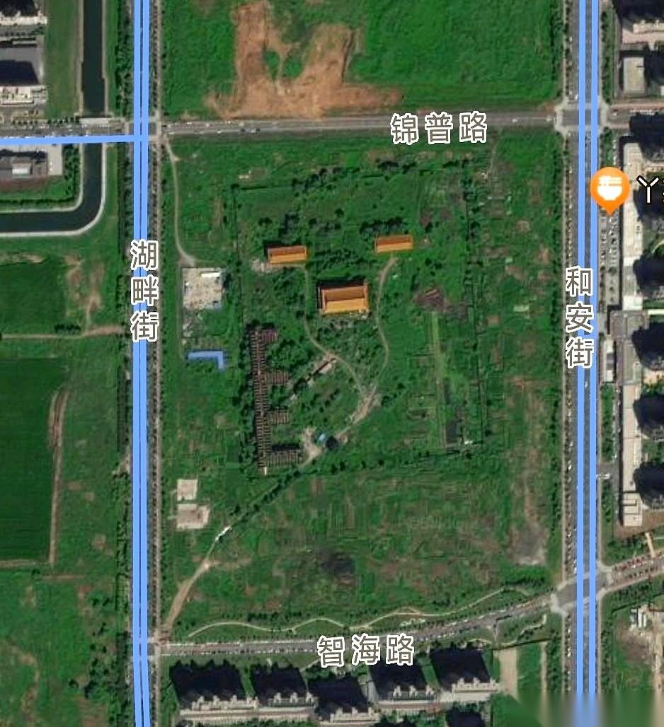 佛祖挪了挪窝，原来是要盖楼了。长春北湖，万寿寺那个旧址。说是大殿会“宗教化处