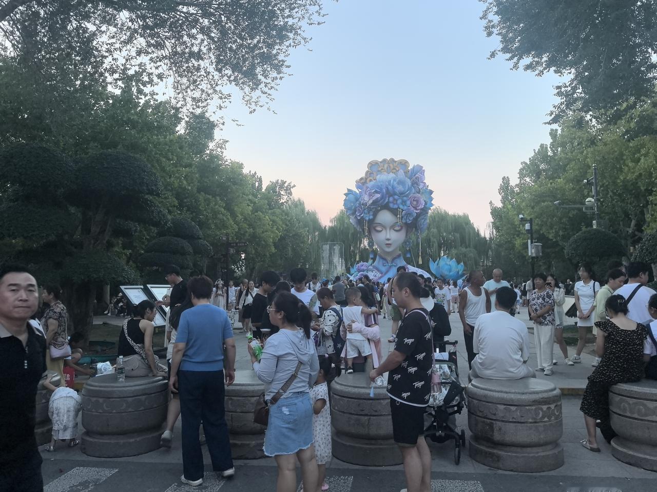 夏雨荷走了，新雨荷来了。