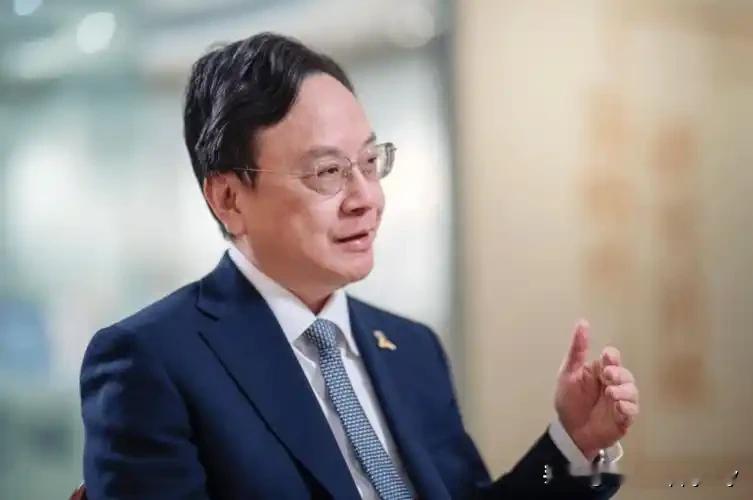 最有希望获得2026诺贝尔奖的中国人：1.生理学或医学奖‌卢煜明，香港中文大学校长、中国科学院院士。