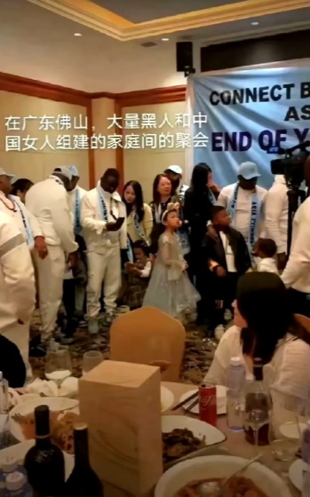 挺热闹的，氛围感拉满了。