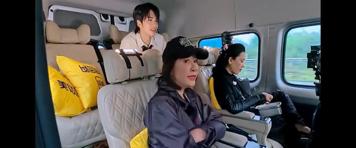 两个影后一台戏，争的不是C位，是眼皮。录制现场，宁静突然对刘嘉玲扔出一句：“你