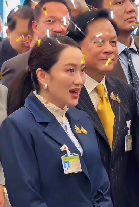 佩通坦很快可能重返总理职位？近日，佩通坦公开呼吁法院恢复其总理职务，这一举动让