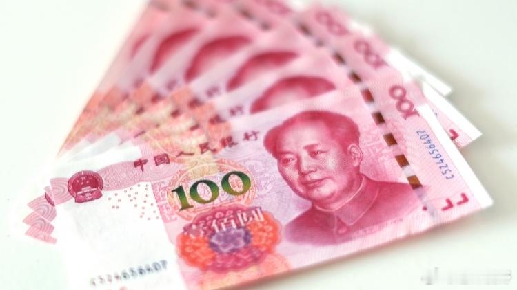 【彭博：人行人民币国际化报告新增加强跨境融资功能】据彭博报道，随着人民币在跨境交