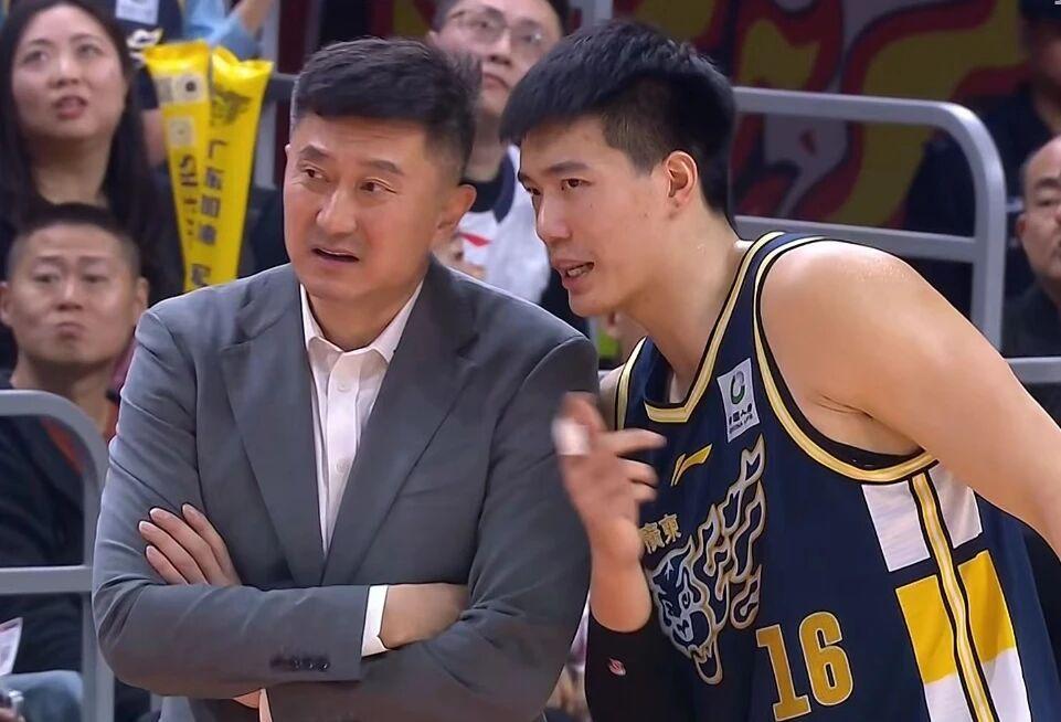 北京时间4月25日，CBA联赛常规赛落幕，结果上海男篮、广厦男篮、深圳男篮和北京