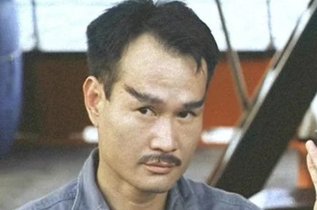1997年，林正英弥留之际叮嘱洪金宝：“我死后不要让人看到我的尸体，并且把我按照