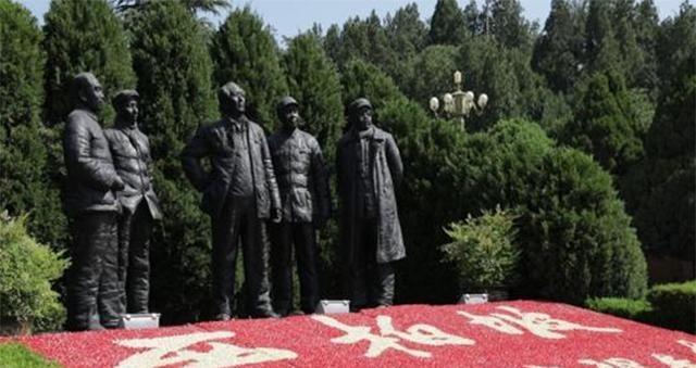 除了毛朱刘周任五大书记，那么还另外的2位候补书记是谁？他们的结局如何？1945