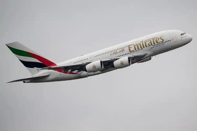 重575吨，能坐下853人，甚至在空中还能洗澡！空客A380为什么越先进，反而越