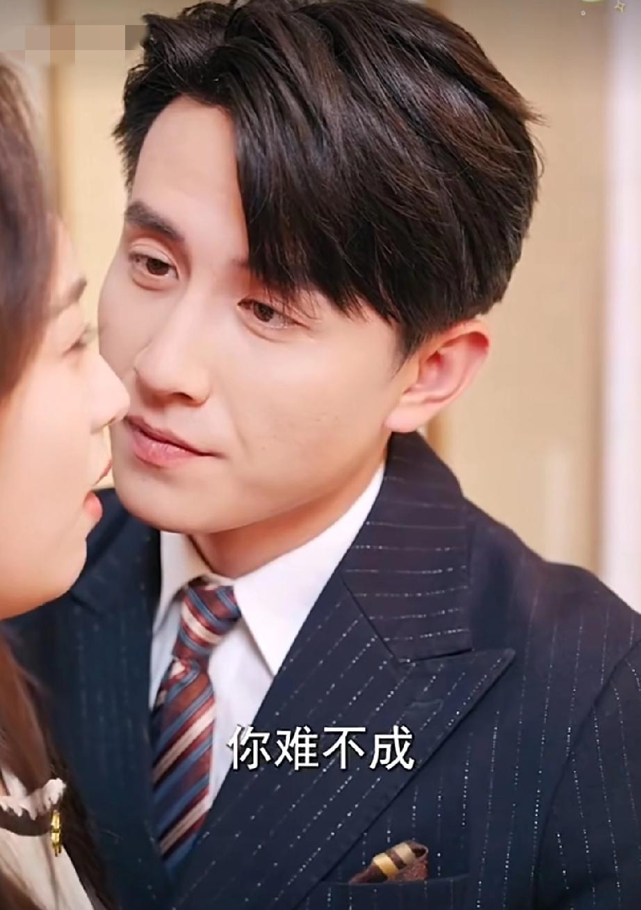 这总裁太搞笑了在厕所里套路自己的妻子开始看俩人的镜头觉得很正常男人壁咚女人