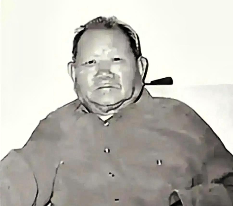 1962年，卫士长李银桥被分配去天津，临别时伟人送了他一幅墨宝，鼓励他继续努力工