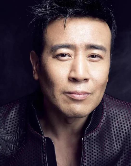 1996年，于和伟喝醉后想从南京长江大桥跳下一死了之，可没想到，女朋友宋