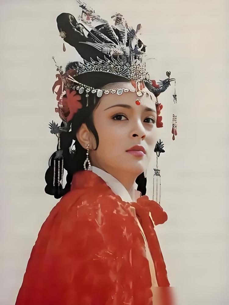 拍《红楼梦》的导演，亲口承认自己没读过原著，还大笑着说这恰恰是长项。她说无知