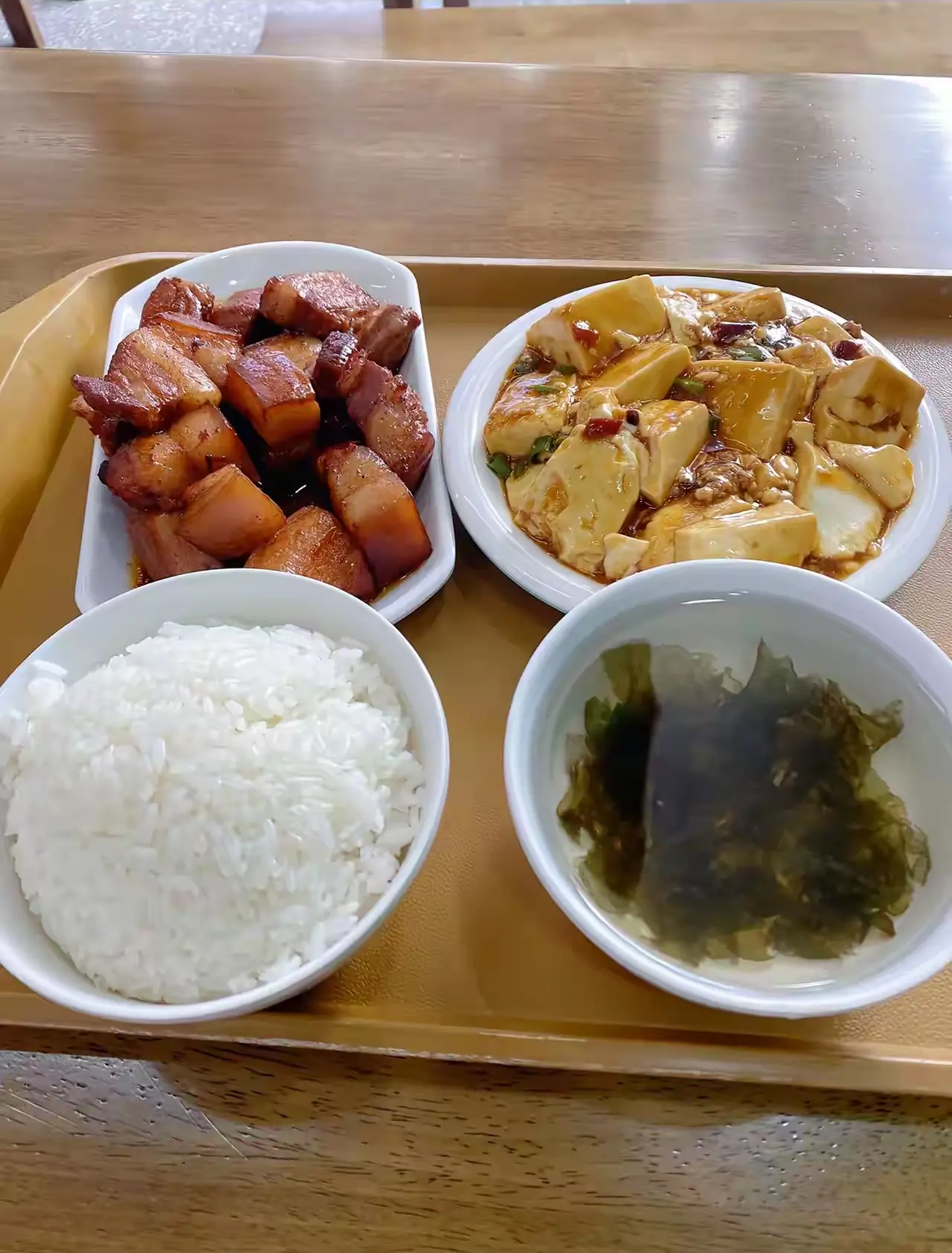 今天有点奢侈了，吃个32的快餐