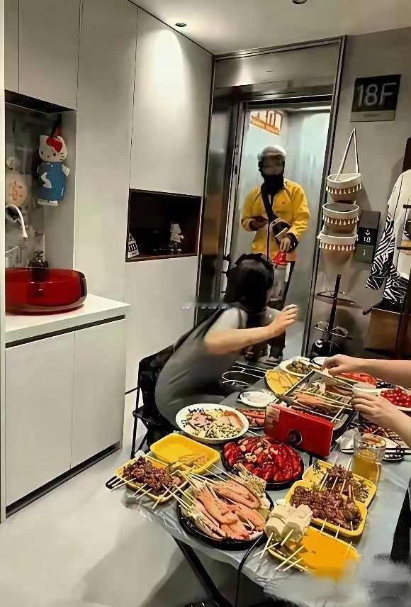 自己不尴尬，尴尬的就是别人