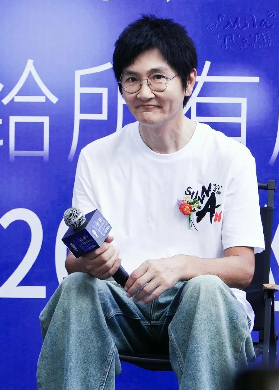 这才是真实的孙楠，看了之后觉得，没事还是不要过度减肥[笑着哭]稍微胖一点点也