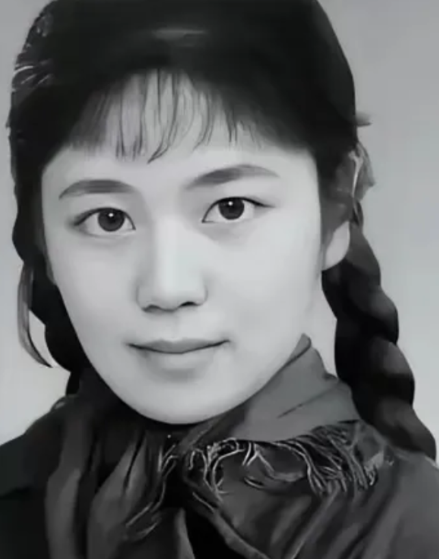 1977年，知青<em>于文娟</em>返城，她抹着眼泪，狠心对送行的农村男友道:“回去吧，以后再