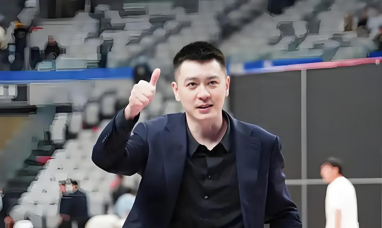 杨鸣两手空空！辽宁男篮近期准备签姜宇星，但有辽宁媒体人指出：辽宁男篮3号位有张