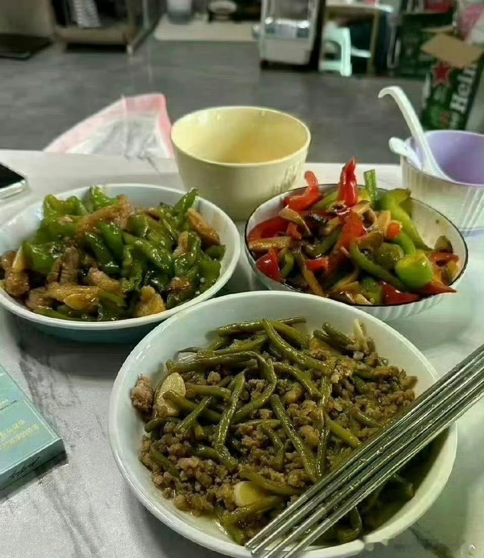有个博主发文，只两张照片，一句话：左边是前妻做的，右边是现在老婆做的，这说明了什