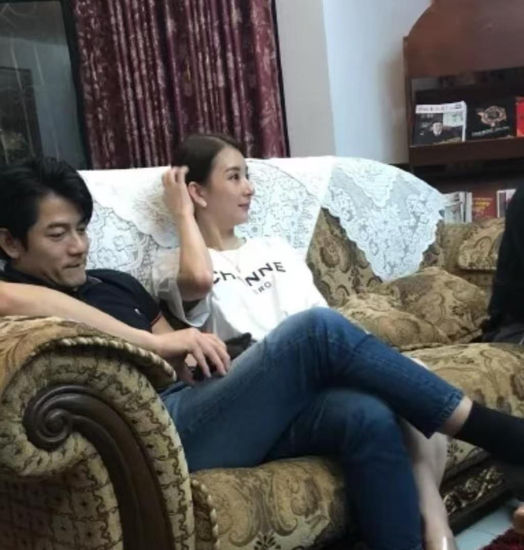 郭富城和方媛这张看似极其普通却特别亲密的照片，狠狠打脸了一众质疑两人感情的网友。