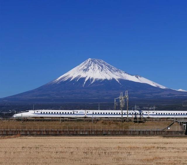 西班牙交通大臣为采购高铁考察多国，结果彻底颠覆认知。先访德国西门子，对方不仅交付