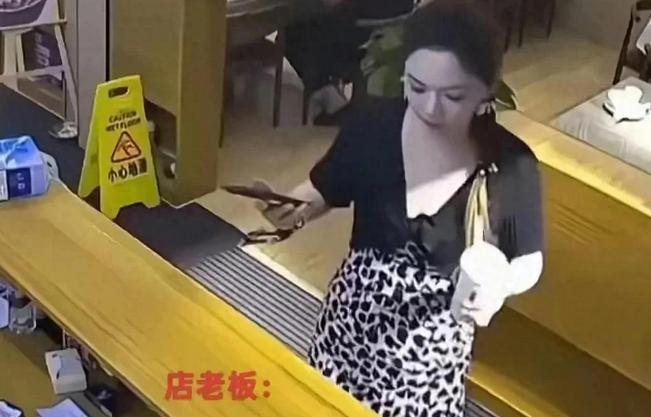 “人不要脸，天下无敌！”云南丽江一家小餐馆，近日发生一起令人瞠目结舌的事件。