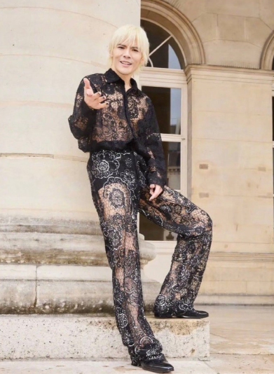 向佐迎来正向转型！向太采访透露其不再扮女装、摒弃奇装异服，转而深耕事业、承担家庭