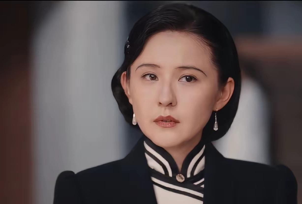 《灼灼韶华》大结局了，好人都得了好报。韶华、闻知秋在香港再相逢，一